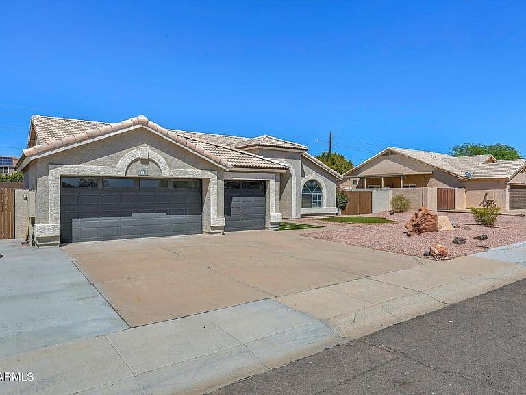 5538 W FALLEN LEAF Lane photo 4