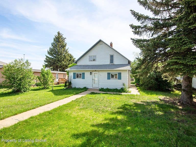307 Dakota Ave photo 2