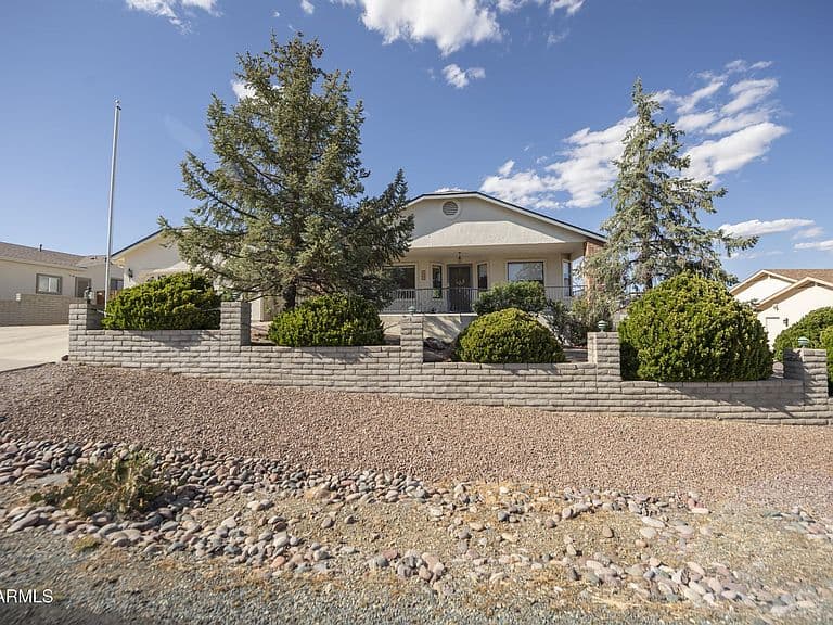 4212 N CYPRESS Circle photo 1