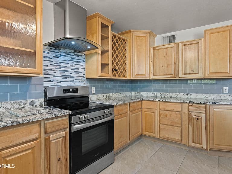 5802 N 61st Dr photo 3