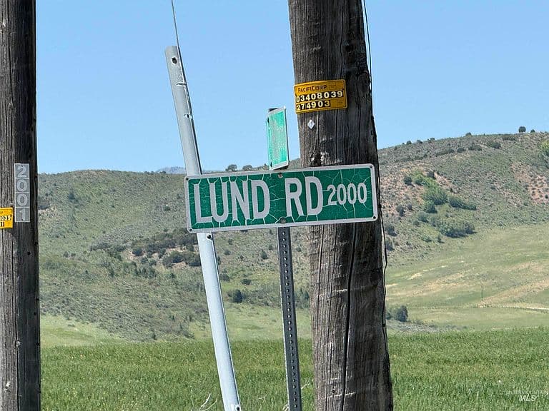 2002 Lund Rd photo 4
