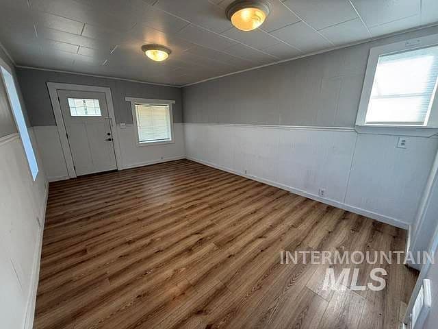 94 N Oneida St photo 2