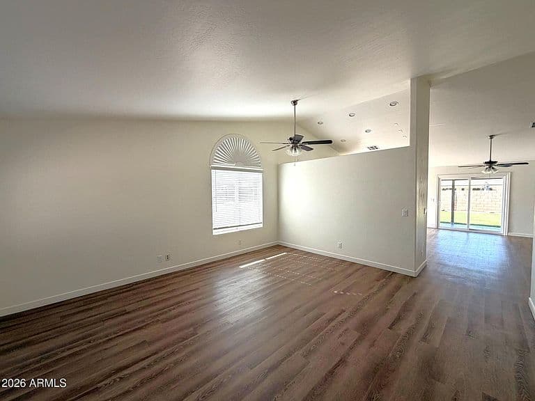 2834 E Oakland Court photo 3