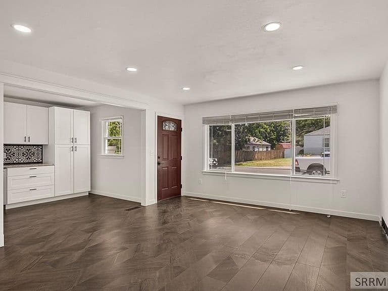 914 Highland Blvd photo 5