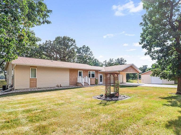 1822 Quiet Acres photo 2