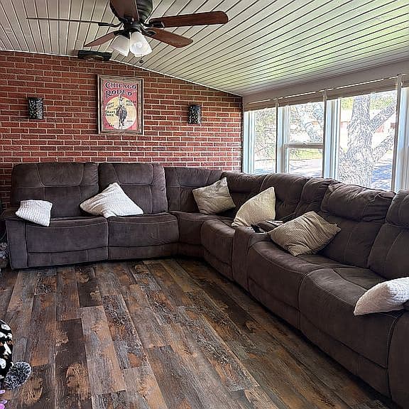 402 Sapphire St photo 3