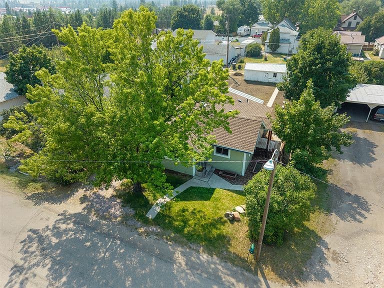 925 3rd St photo 2