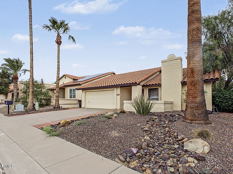 448 E SUSAN Lane photo 2