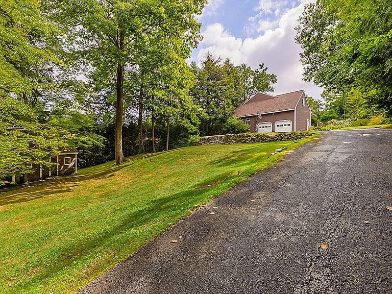 8 Wellington Cir photo 2