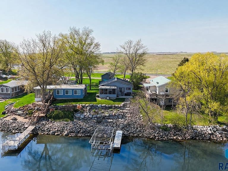 10 Oakwood Shoreline Dr photo 1