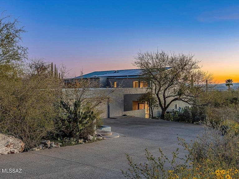 4560 E Ina Rd photo 3