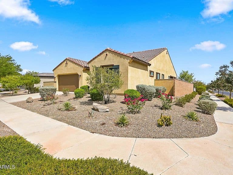 20475 W ELM Drive photo 2