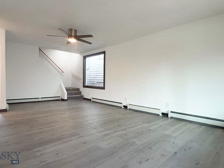 1103 W Mercury St photo 4