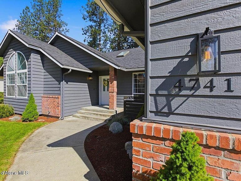 4741 W Woodside Ave photo 4