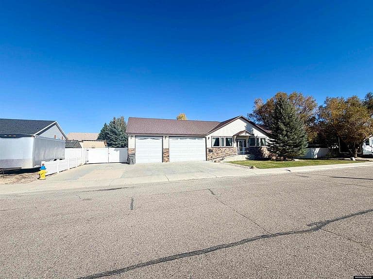 2315 Cripple Creek Dr photo 2