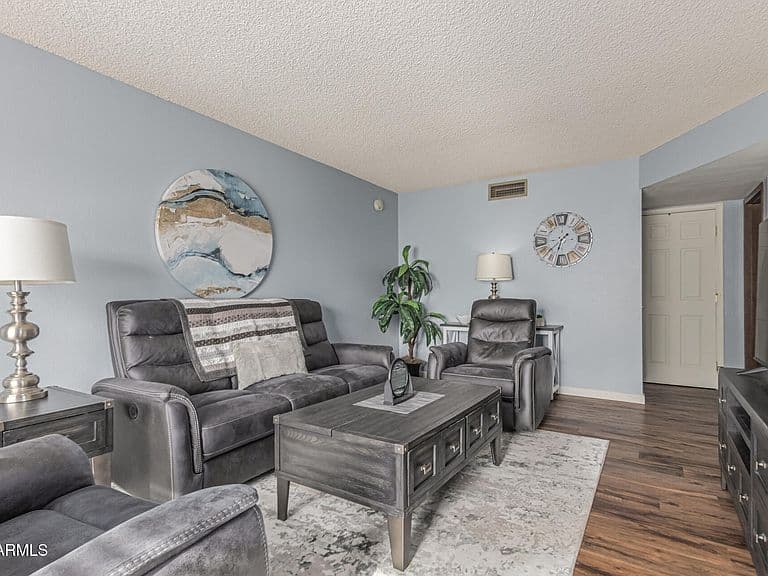 9806 W LANCASTER Drive photo 4