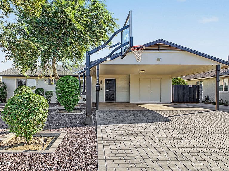 2435 E ALDINE Street photo 3