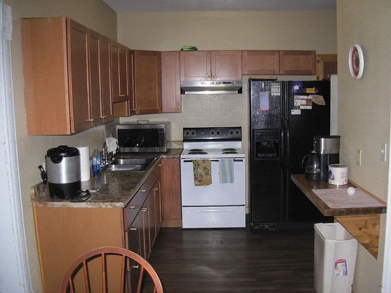 330 W Lincoln St photo 5