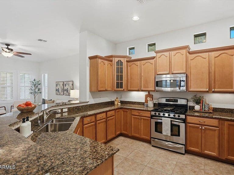 20395 W THAYER Street photo 2