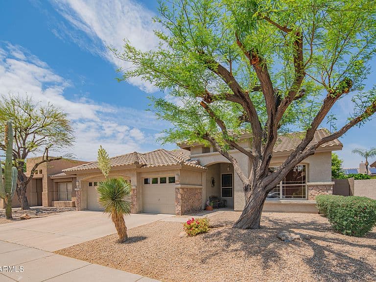 4374 E LARIAT Lane photo 4