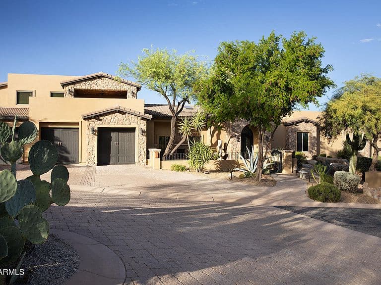 10638 E HEDGEHOG Place photo 2