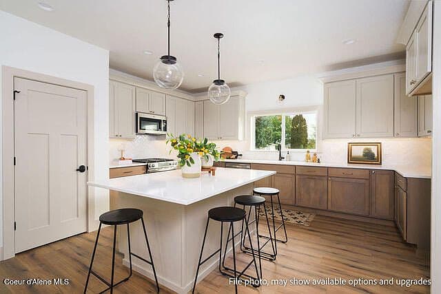 490 E Sandmyrtle Ave photo 2