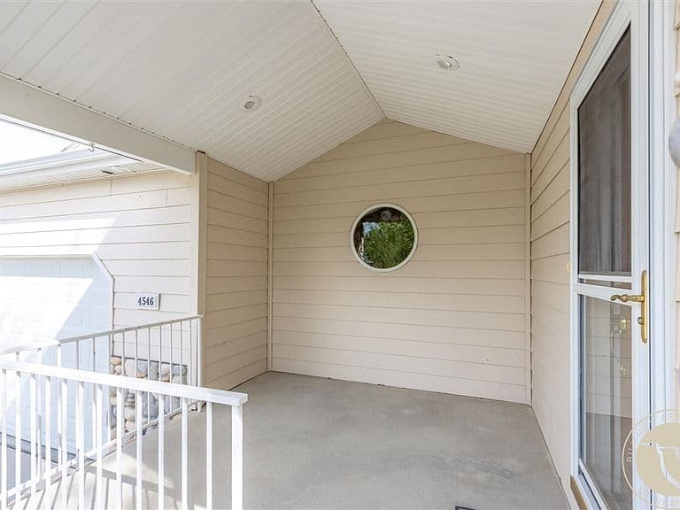 4546 Shasta Ln photo 5