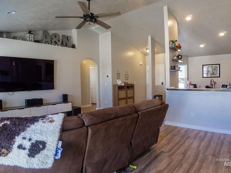12814 Millstone St photo 4