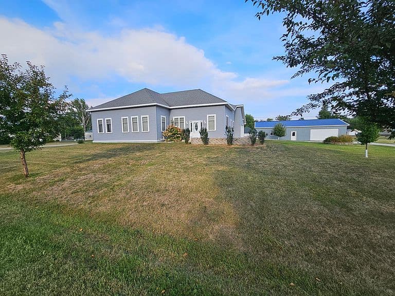 205 1st St N photo 3