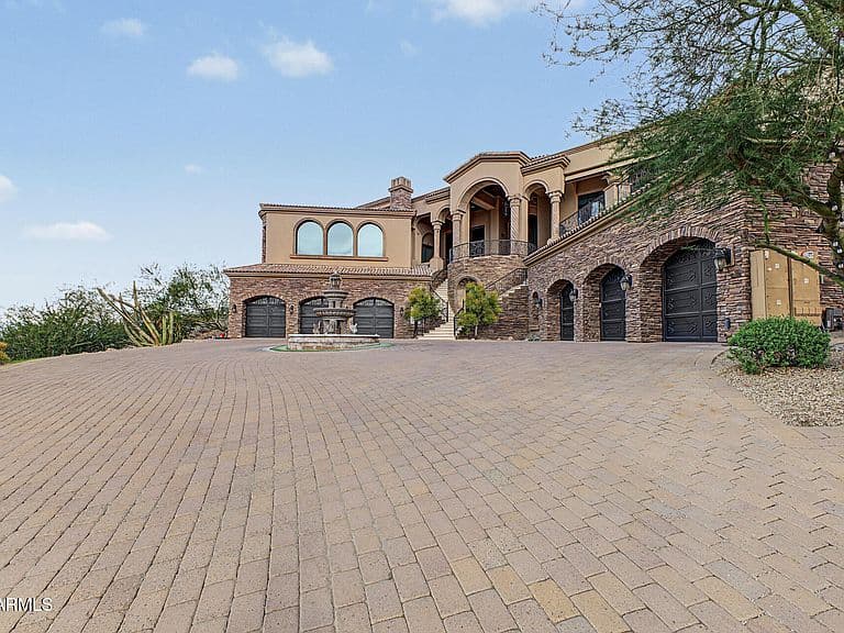 9245 N VISTA VERDE Court photo 2