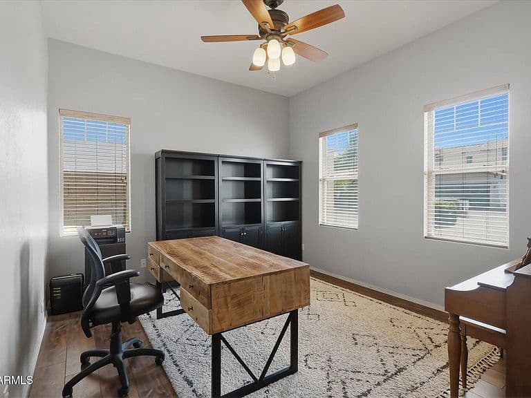 388 E Harold Drive photo 4