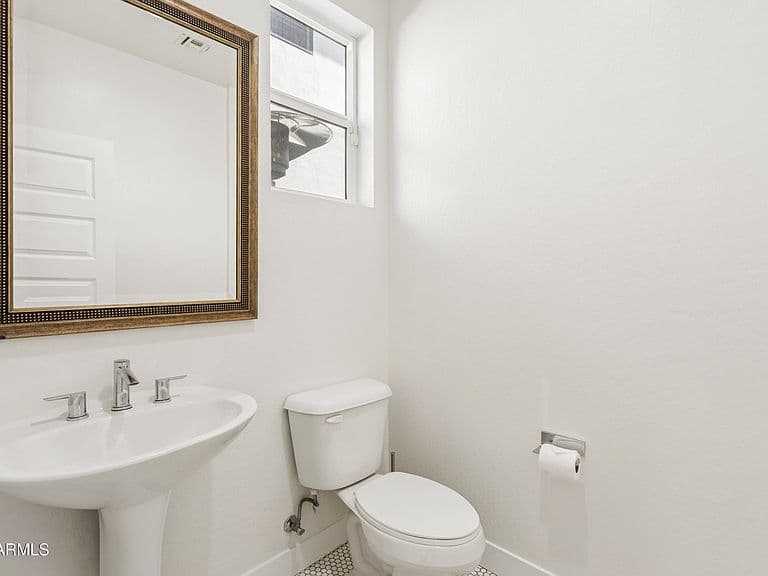 2663 N 54TH Street photo 4