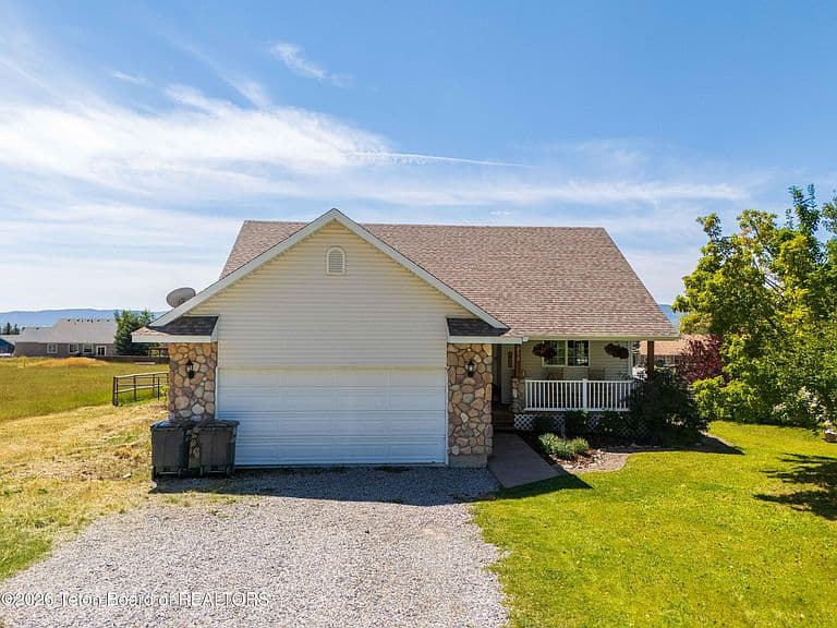 218 Solitude Dr photo 3