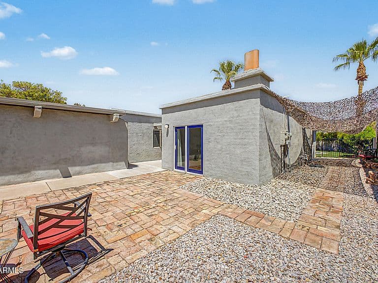 181 LAGUNA Drive W photo 4
