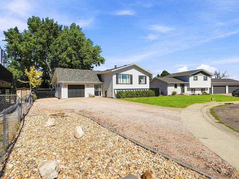 1205 Cedar Dr photo 2
