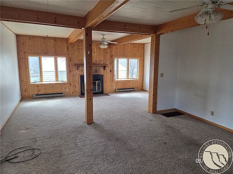511 3rd St E photo 4