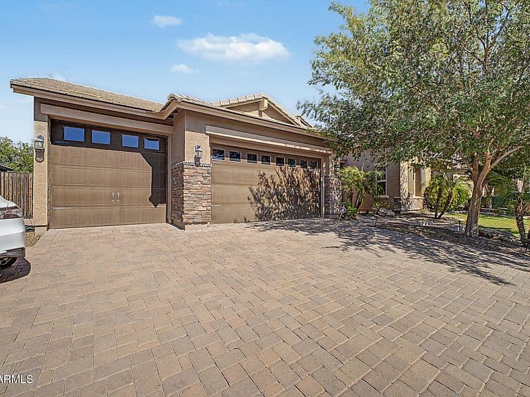 1681 S SUNSET Drive photo 2