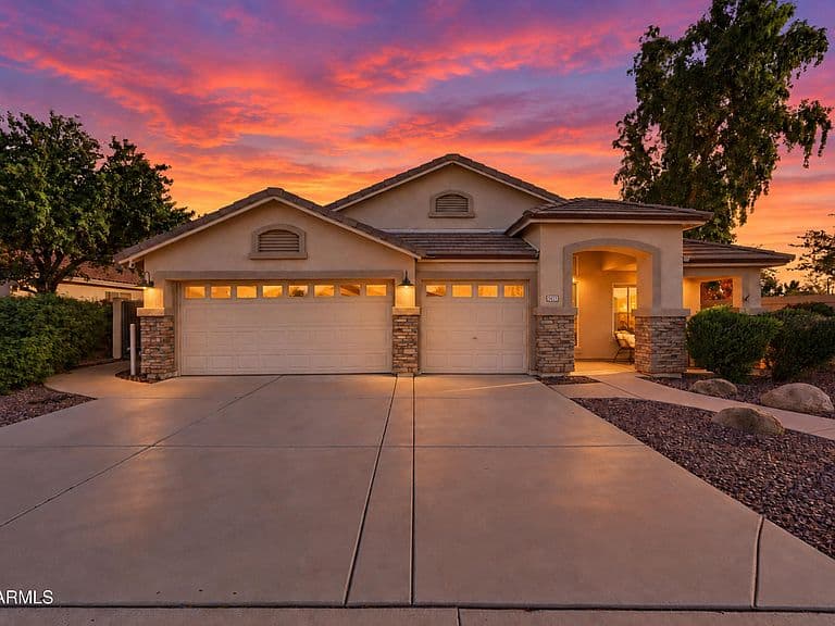 5633 E GROVE Circle photo 1