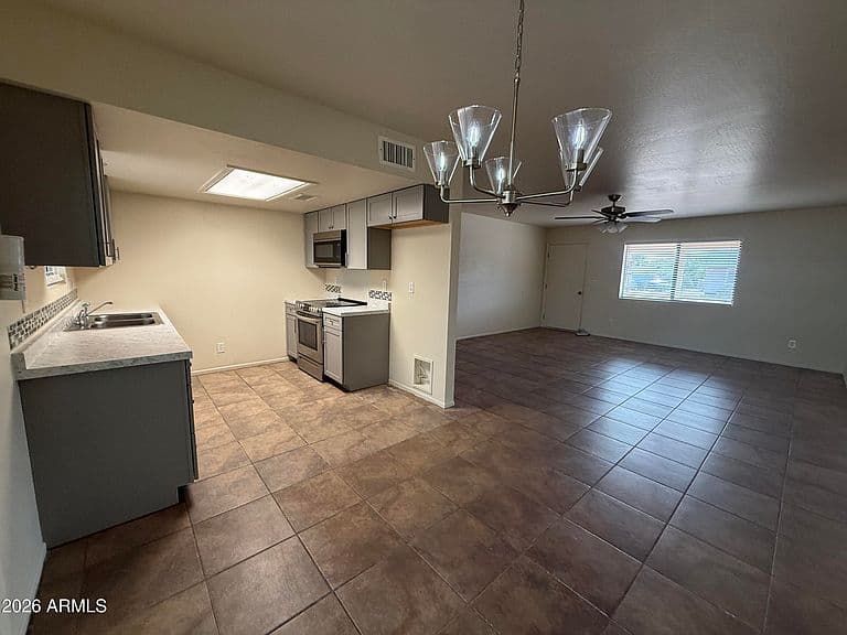 356 PERETZ Circle photo 4