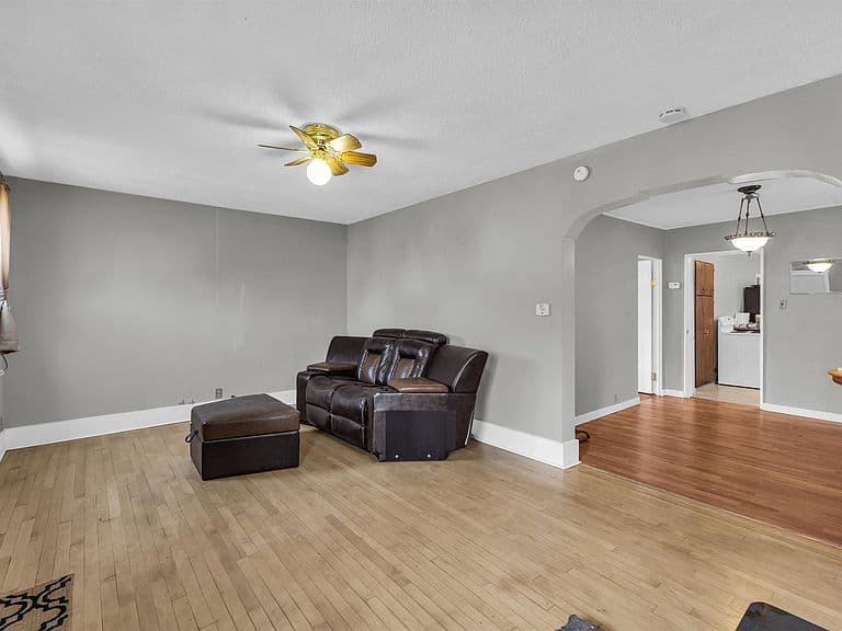 112 L St photo 2