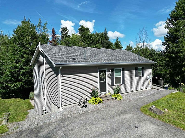 730 Bradford Road photo 3