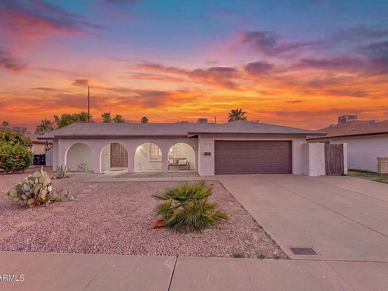 5918 S JENTILLY Lane photo 1