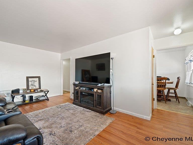 3923 Hynds Blvd photo 5