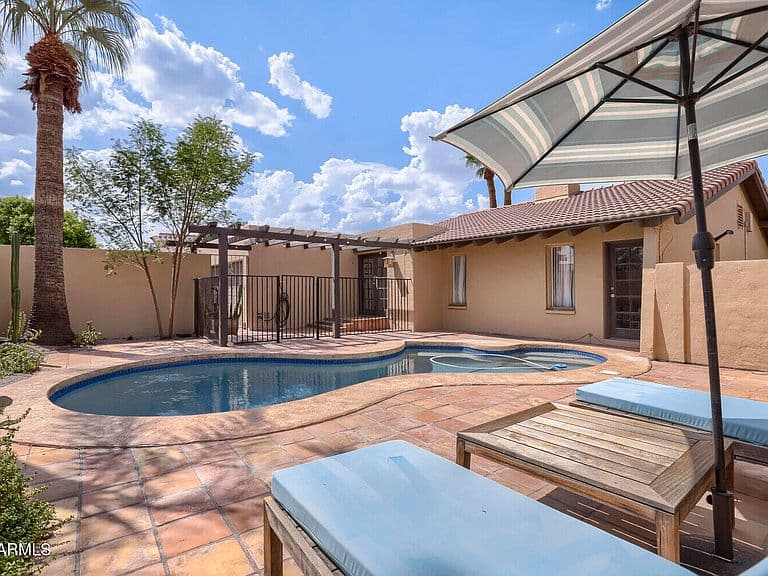 2022 E BALBOA Drive photo 1