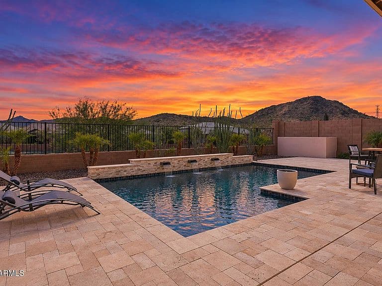 16459 W VALENCIA Drive photo 2