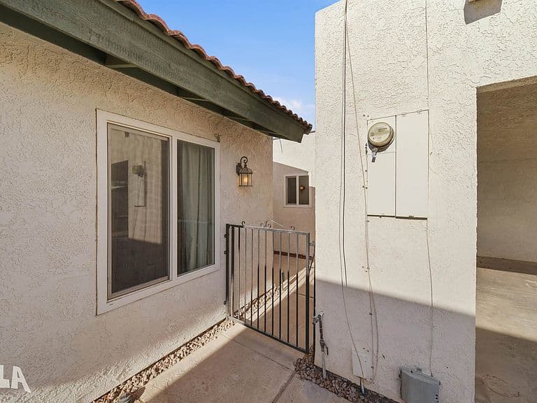 3140 S Winsor Ave APT 6 photo 2
