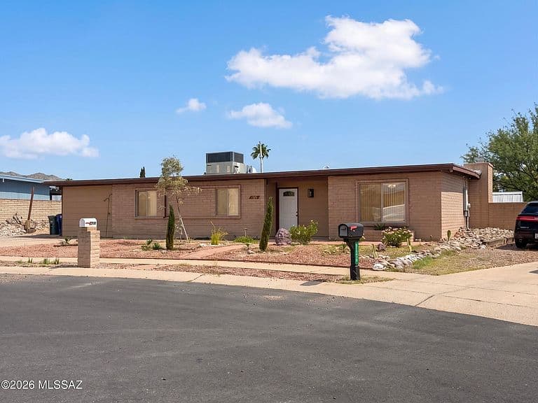 9710 E Celeste Dr photo 3