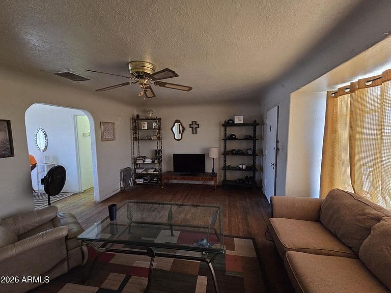 618 E 8TH Street photo 5