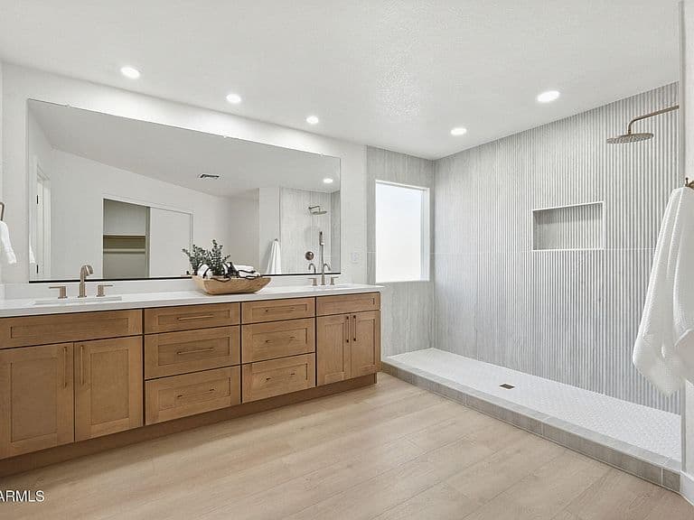 1811 S 39TH Street #55 photo 2