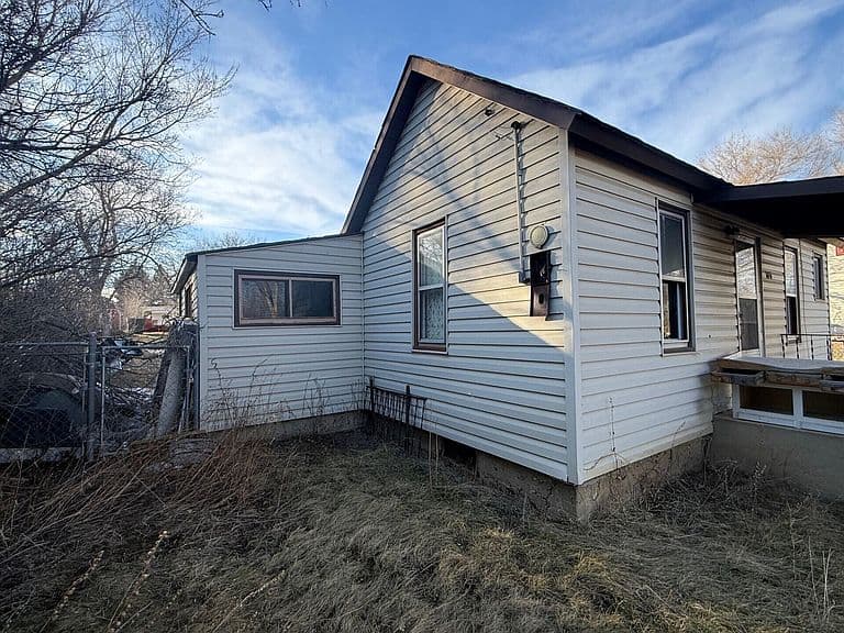 1016 Clarendon Ave photo 4